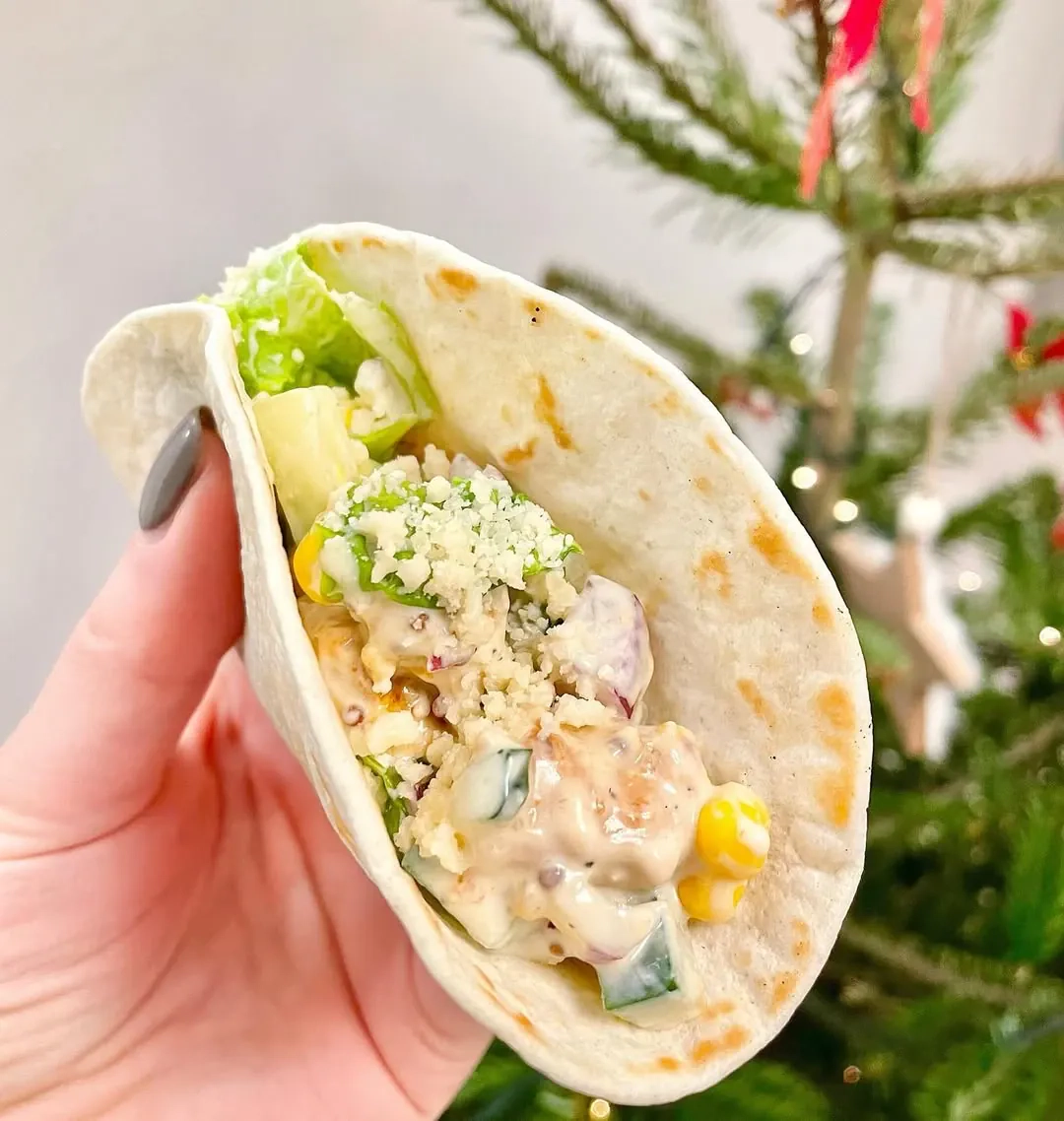 Meksikietiški vištienos tacos su daržovėmis ir graikišku jogurtu