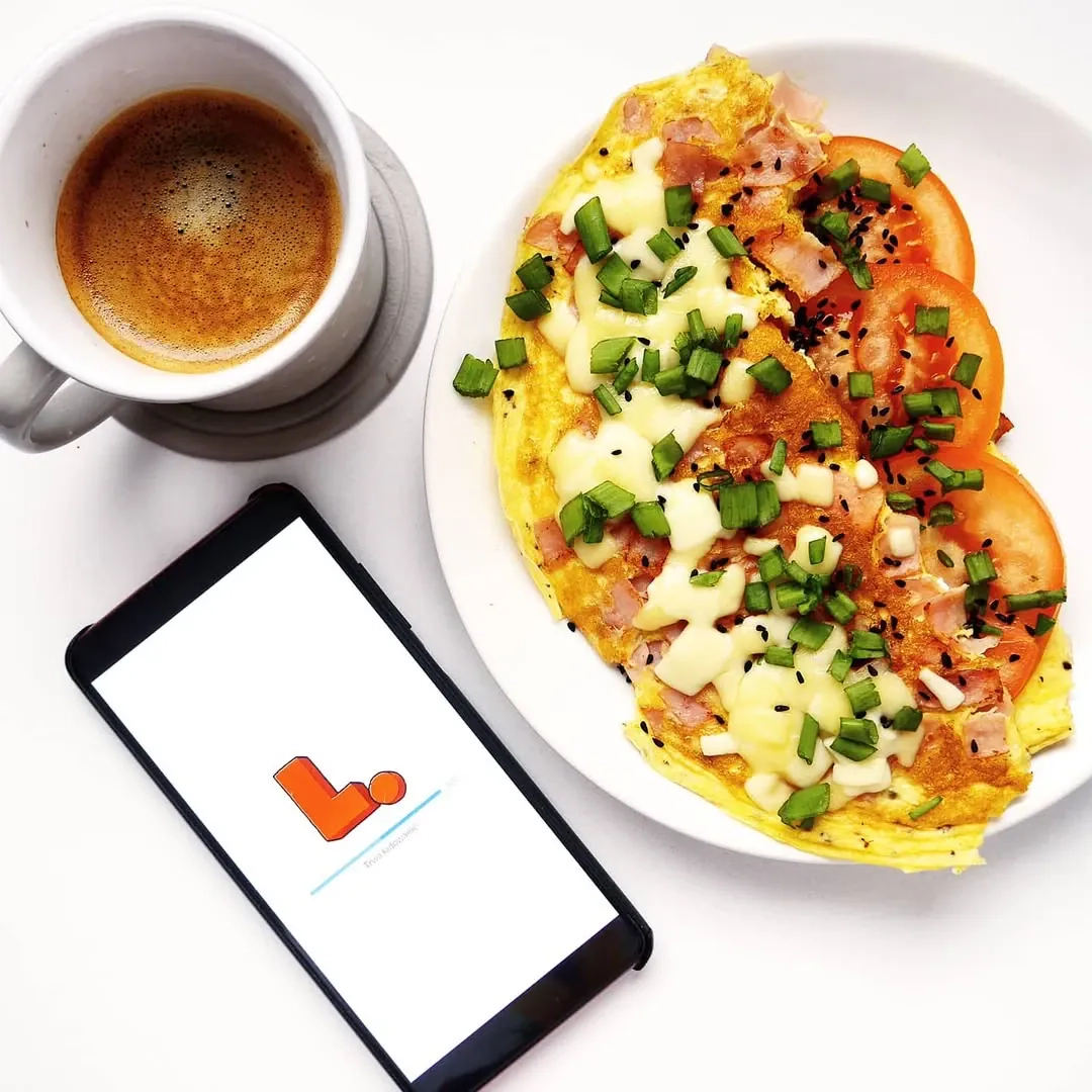 Klasikinis omletas su kumpiu, sūriu ir pomidorais