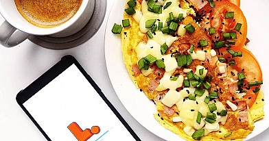 Klasikinis omletas su kumpiu, sūriu ir pomidorais