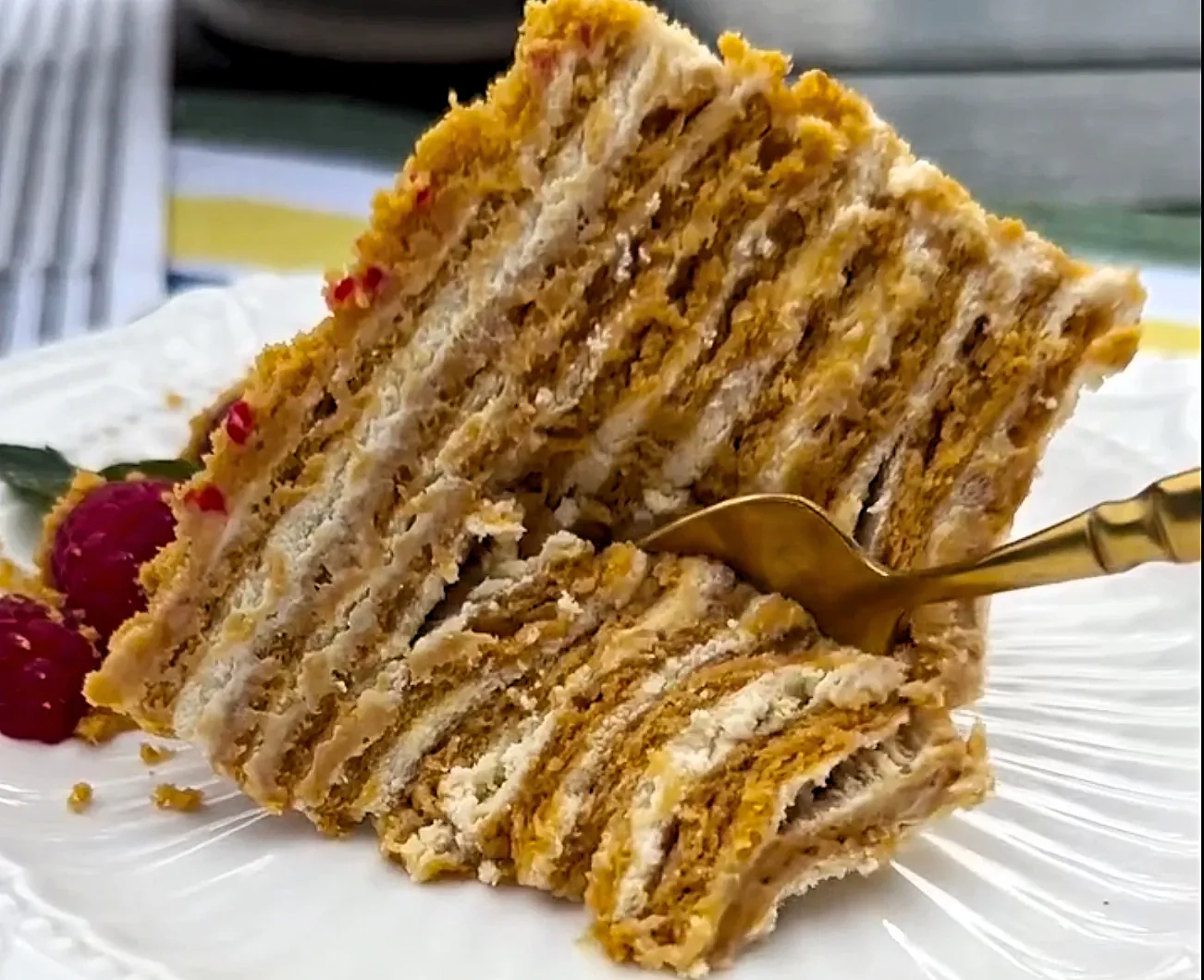 Mini medaus tortas su grietinės kremu