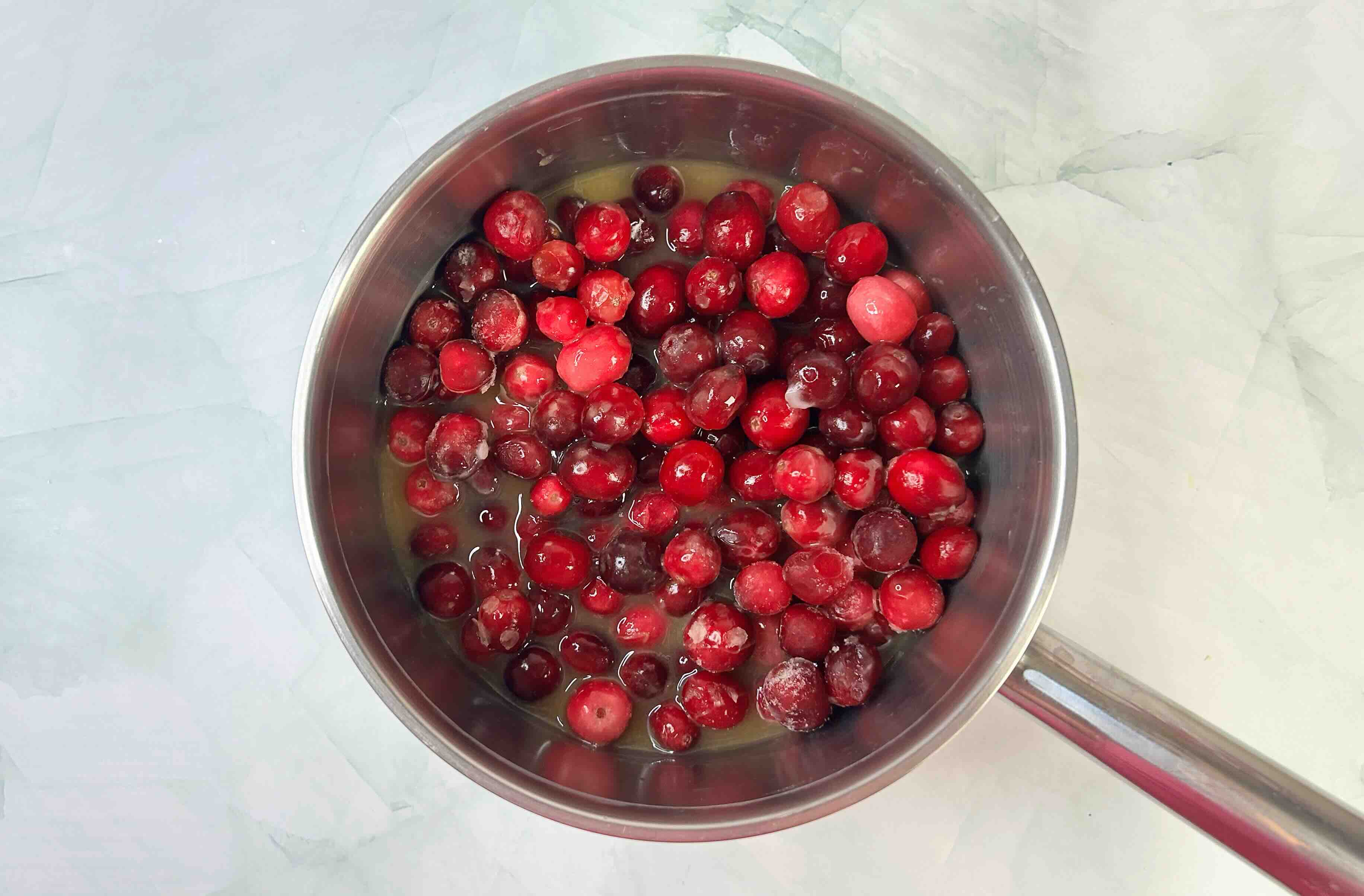 apelsinų sultys ant spanguolių apelsinų sultys ant spanguolių