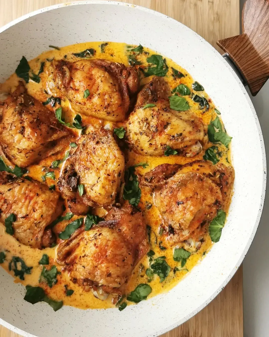 Apelsinų sultyse troškinta vištiena