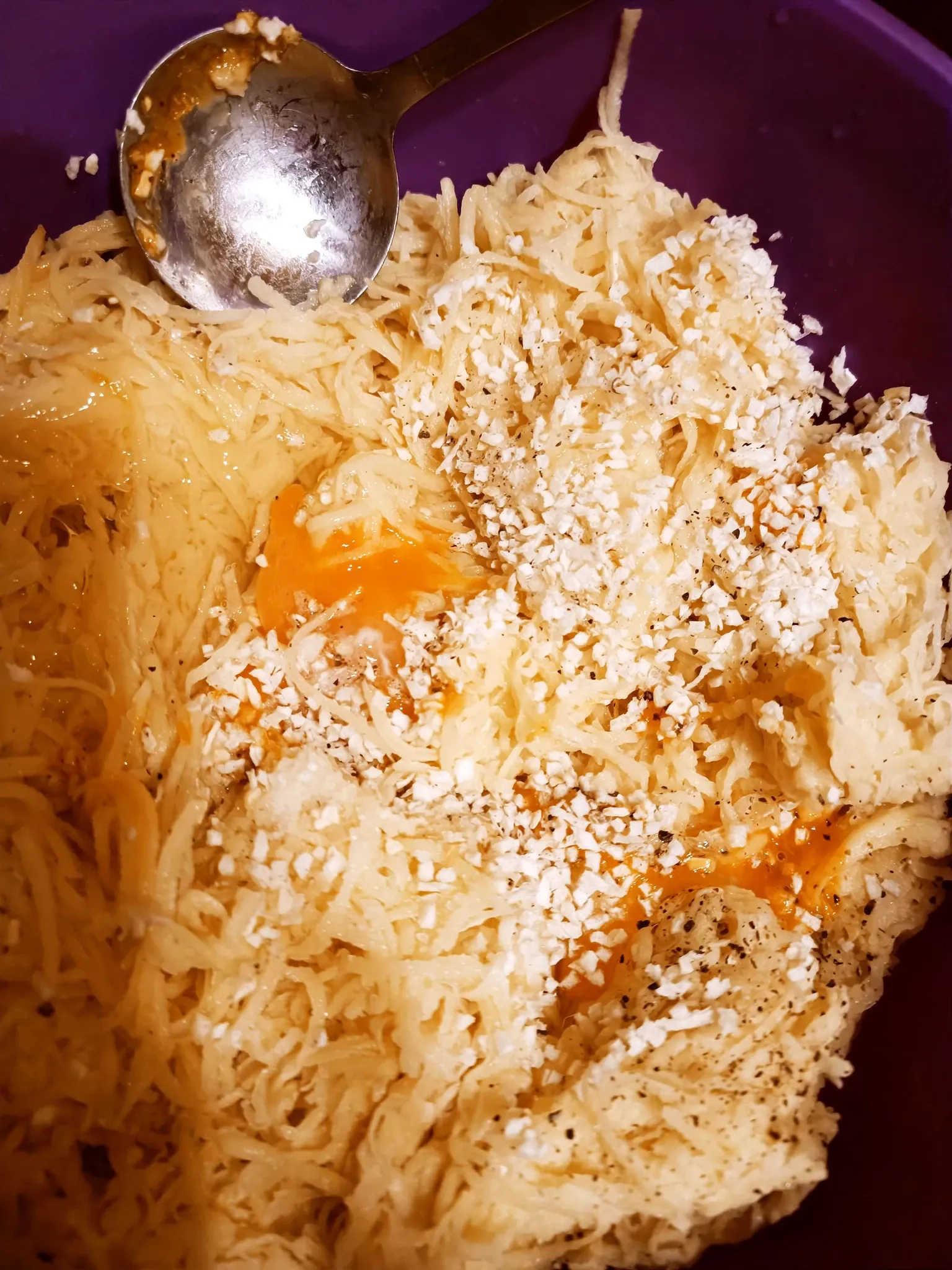 Sultingas kiaulienos kepsnys bulvių patale