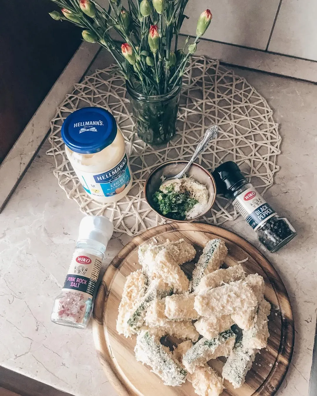 Traškios cukinijų lazdelės su sūriu