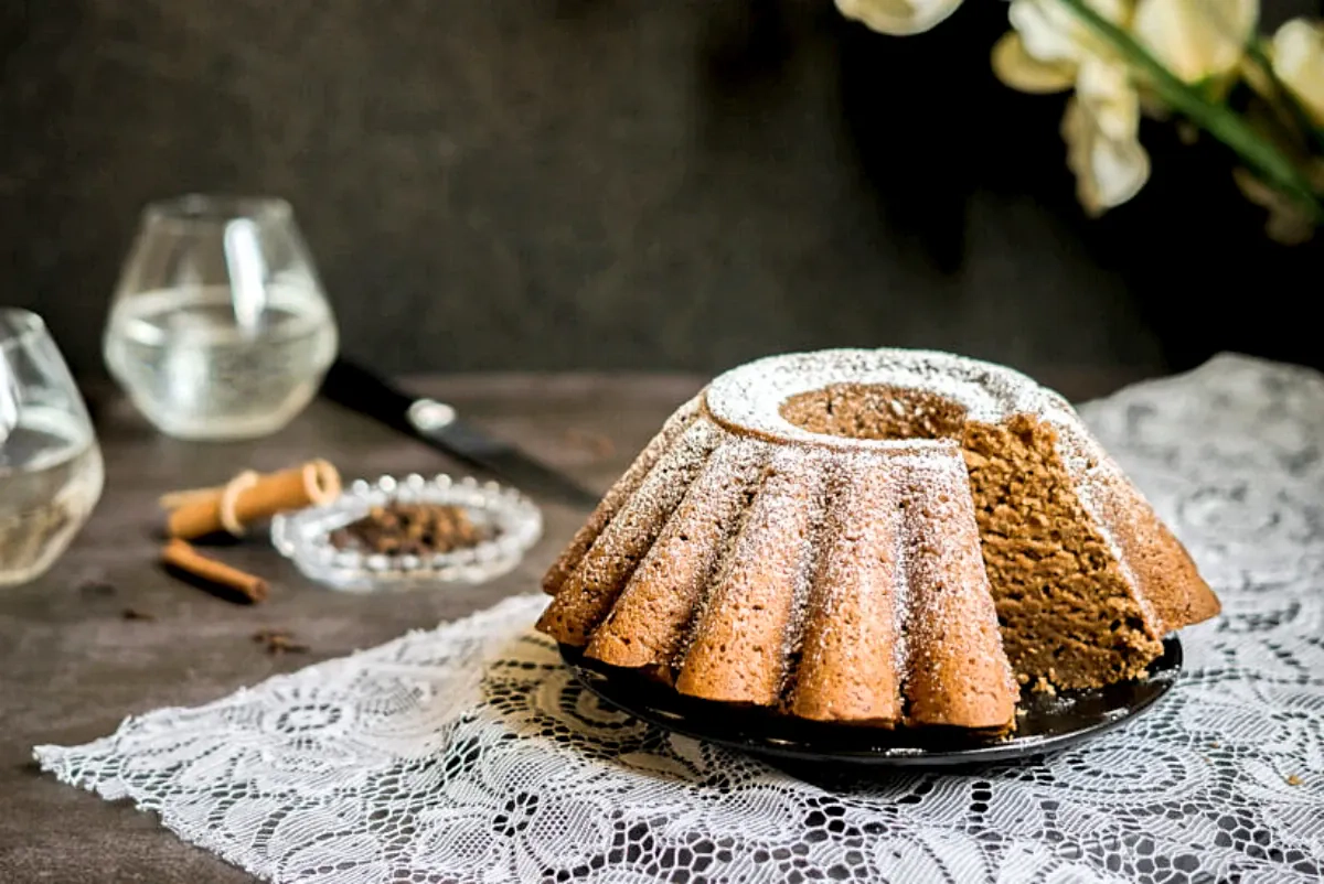 Meduolinis keksas be kiaušinių ir pieno produktų