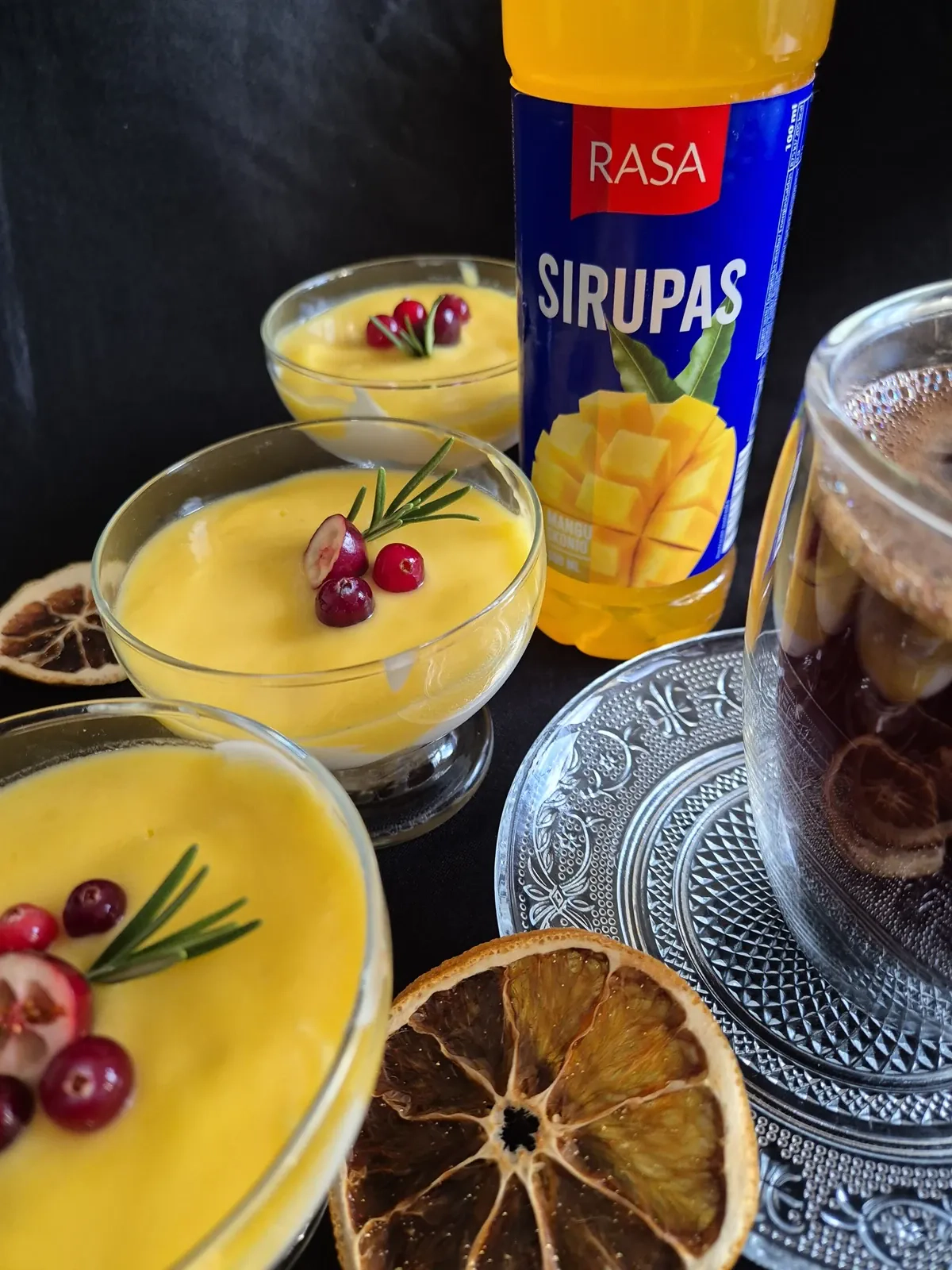 Tiramisu su mangu ir maskarpone