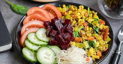 Veganiška tofu kiaušinienė