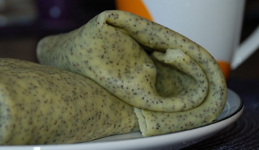 Aguoniniai lietiniai su varškės - bananų įdaru