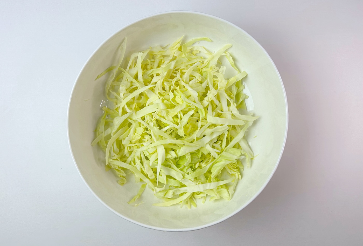 pjaustytas kopūstas dubenyje