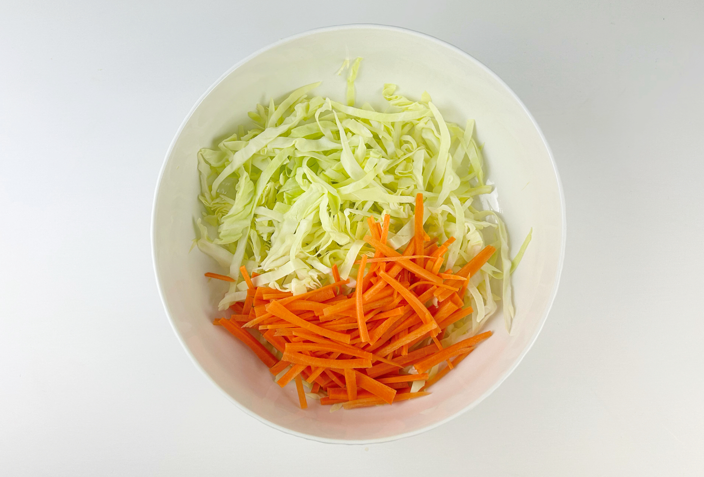 pjaustytos morkos dubenyje