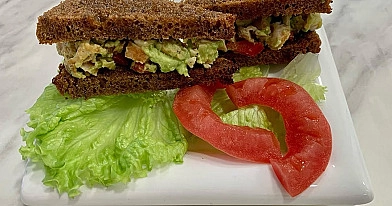 Sumuštiniai su vištiena ir avokadu 🥑