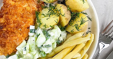 Sultingas vištienos kepsnys su miso padažu, šparaginėmis pupelėmis ir virtomis bulvėmis