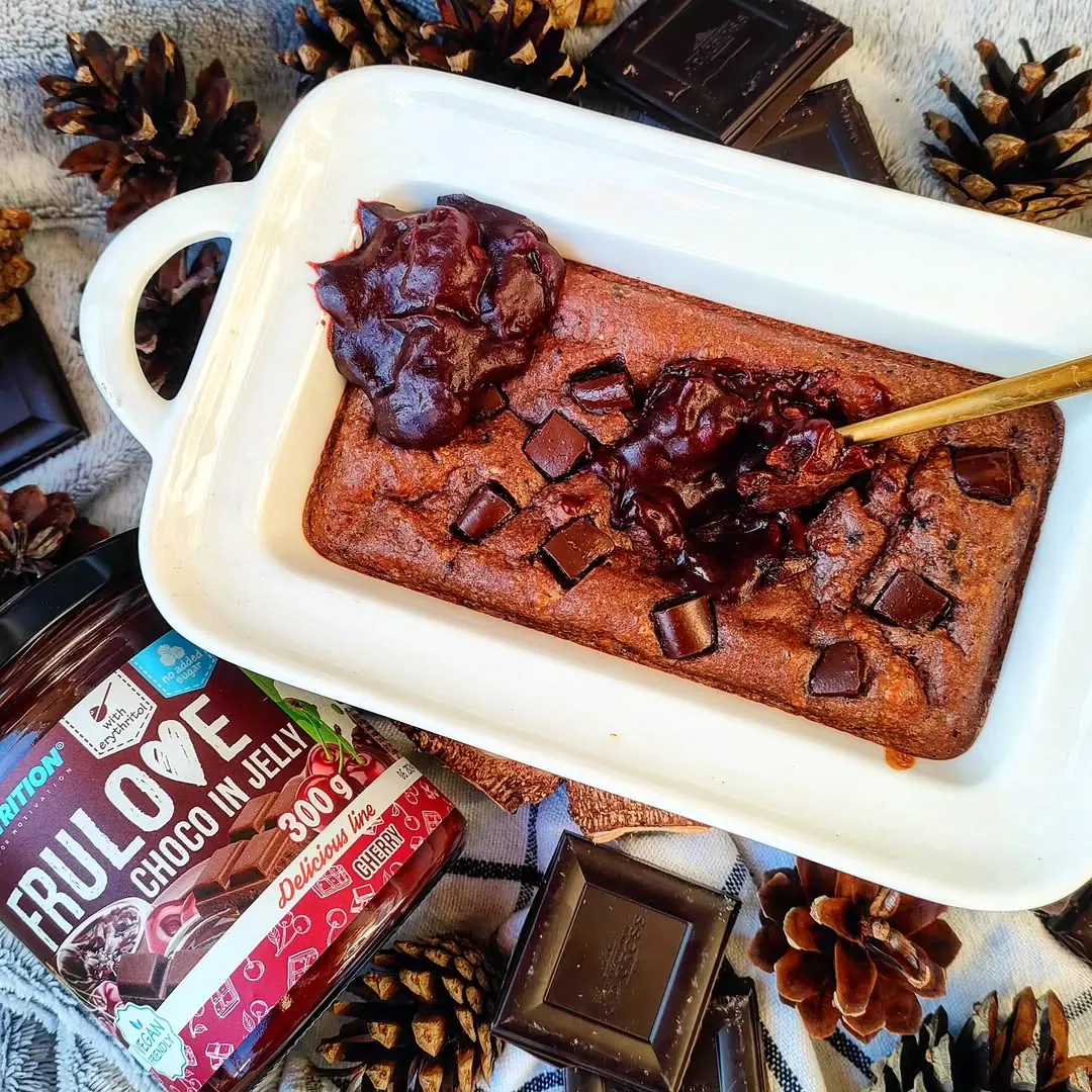 Šokoladinis avižinių dribsnių ir vyšnių pyragas pusryčiams