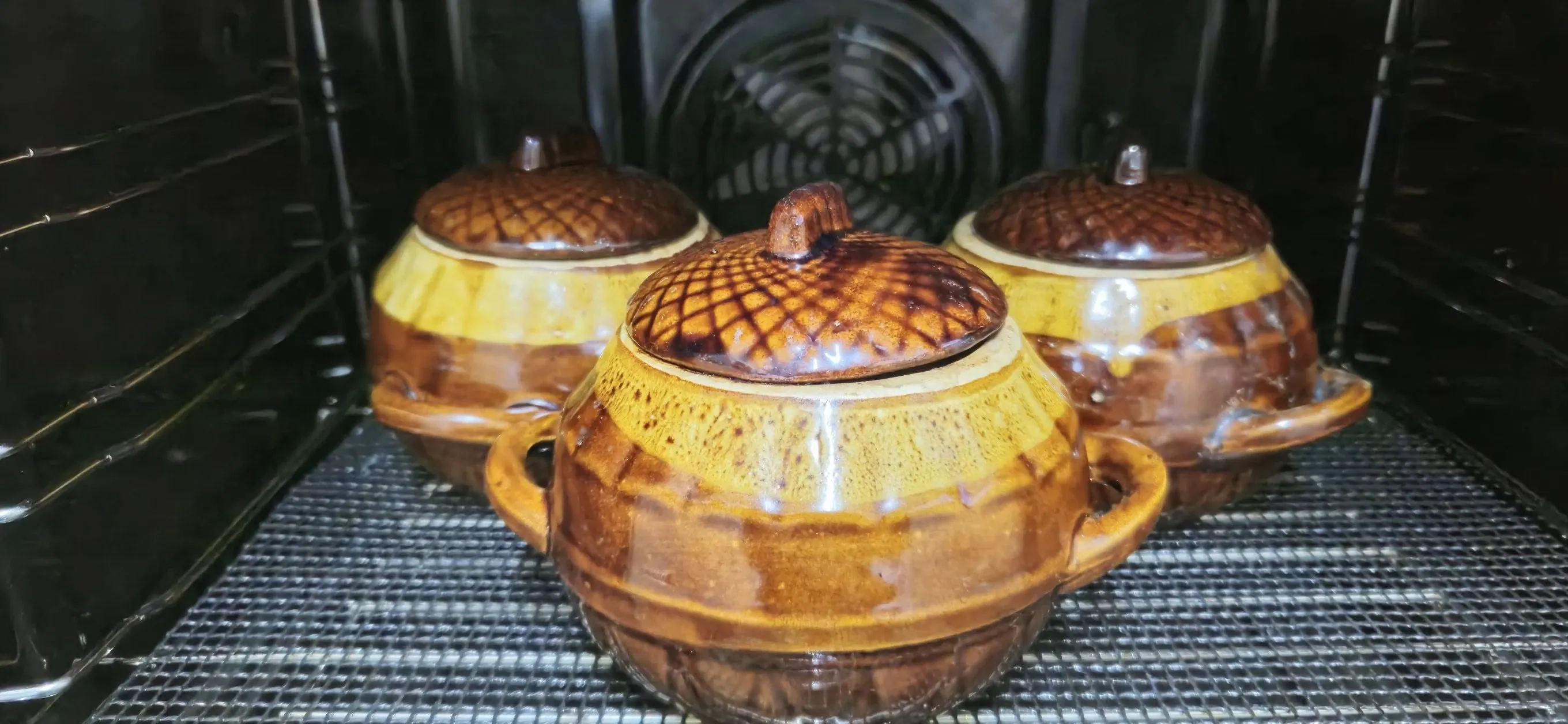 Čenakai su daržovėmis ir mėsa – tradicinis troškinys