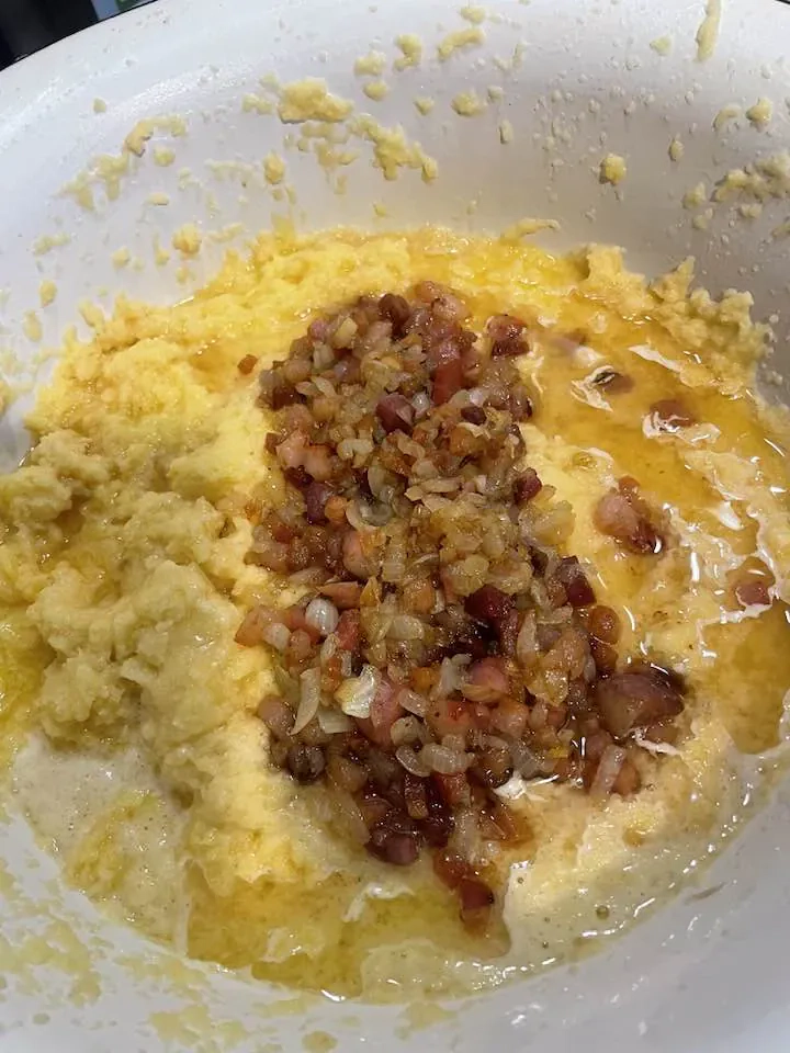 Kiaulės skrandis su kugeliu viduje