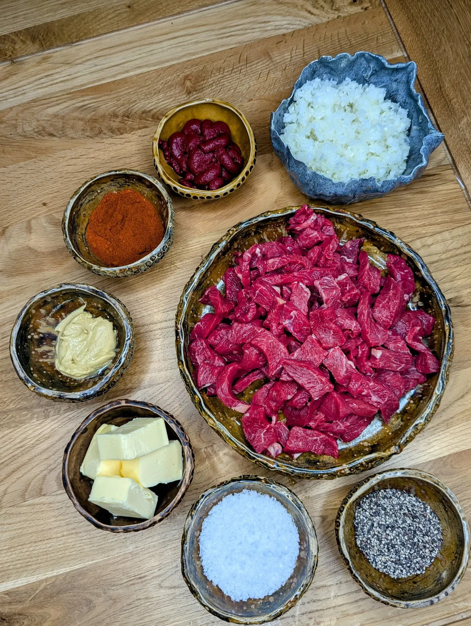 Jautienos išpjovos befstrogenas su pomidorų pasta