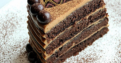 Šokoladinis kavos tortas su karameliniu kremu