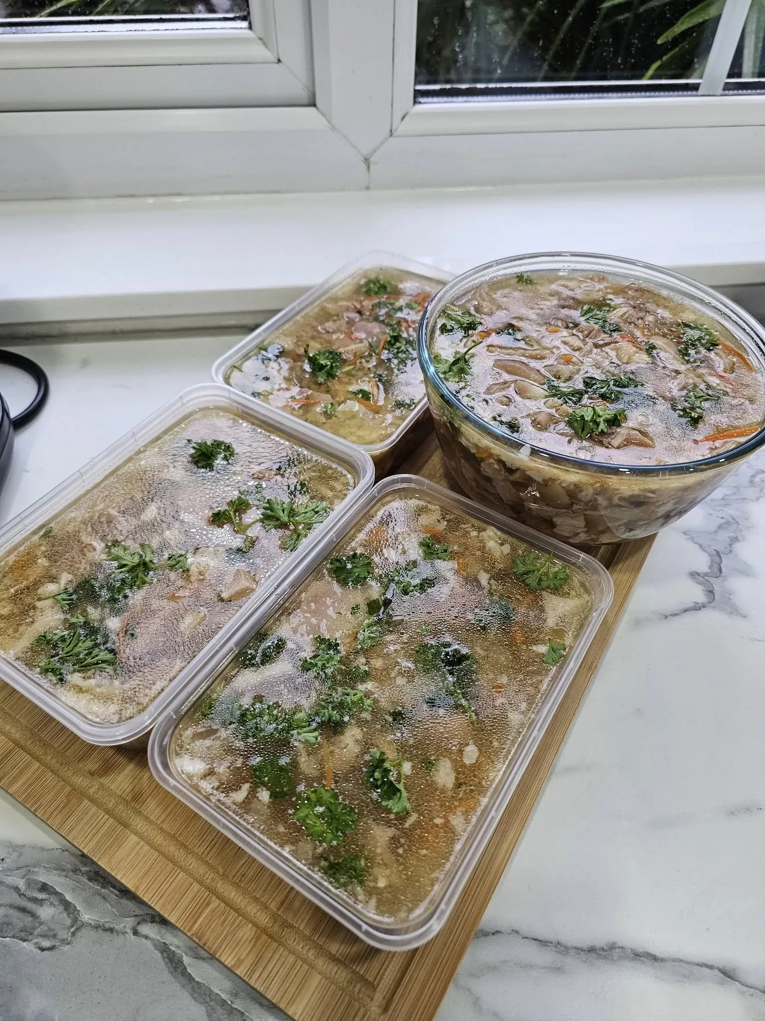 Močiutės vištienos ir kiaulienos šaltiena su želatina