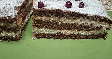Purus uogienės pyragas su grietinėlės kremu
