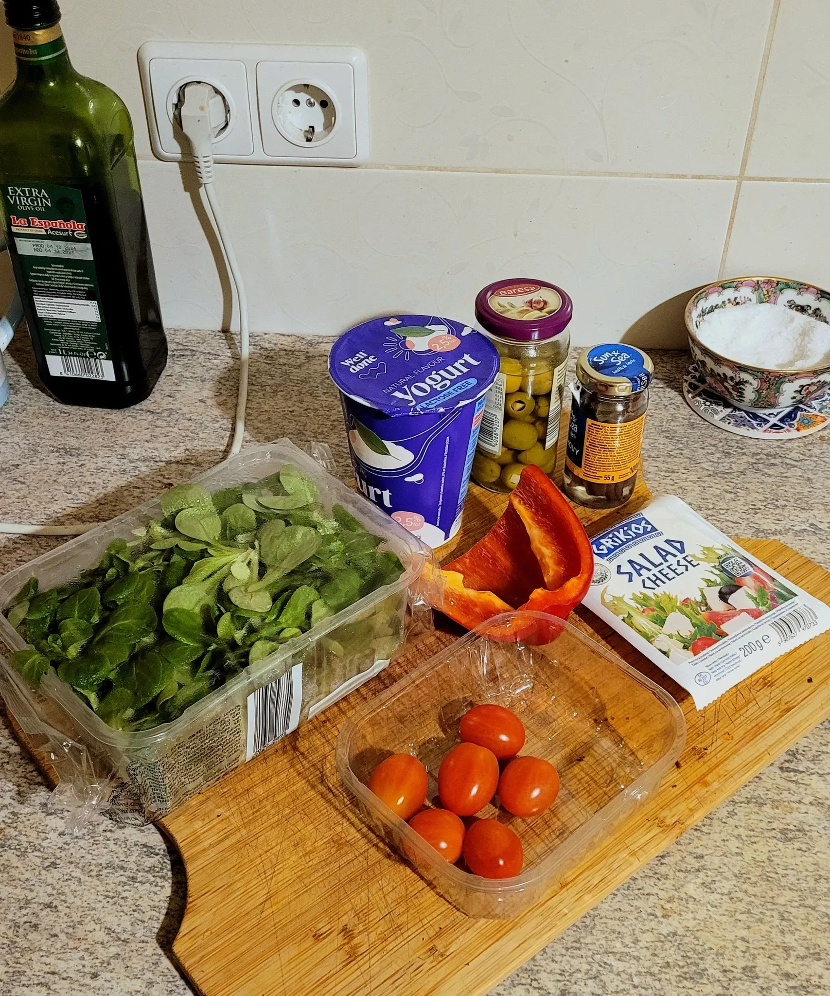 Gaivios ir sodraus skonio ančiuvių salotos, feta ir padažu 🐟 Gaivios ir sodraus skonio ančiuvių salotos, feta ir padažu 🐟