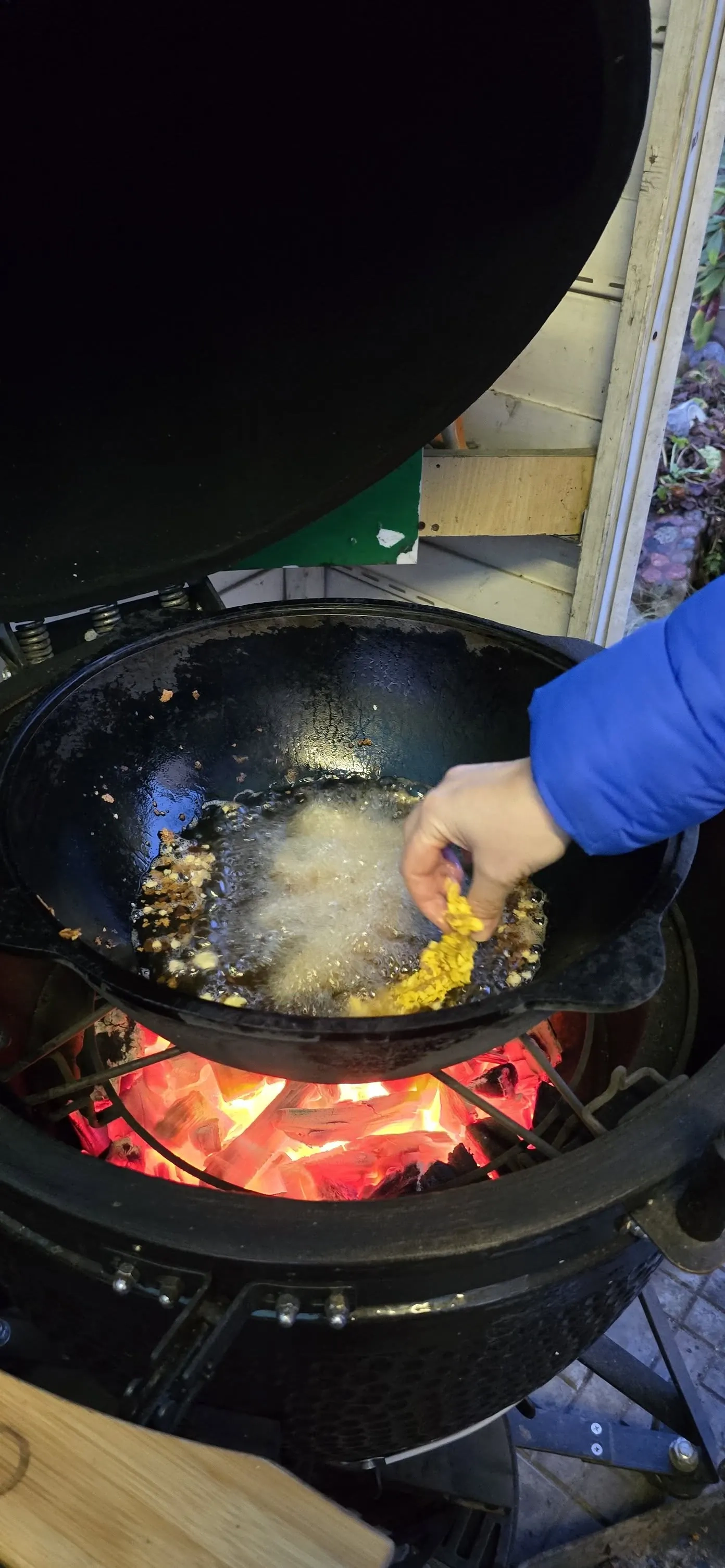 Tortilija su vištienos juostelėmis, keptomis kamado tipo grilyje