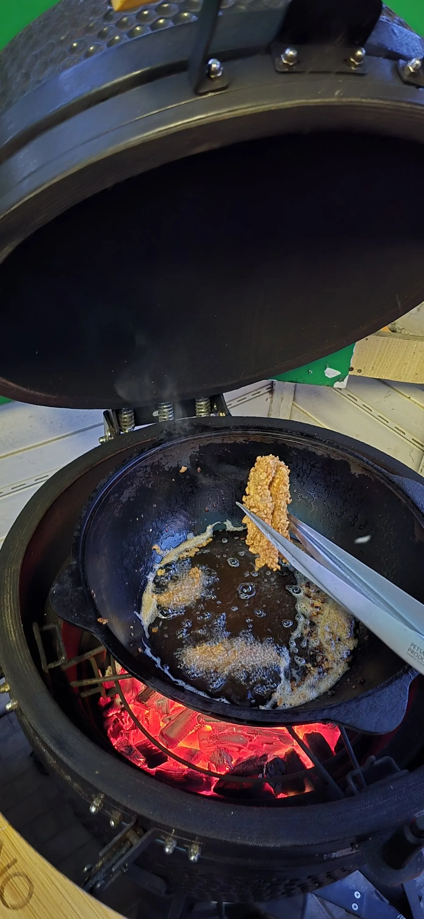 Tortilija su vištienos juostelėmis, keptomis kamado tipo grilyje