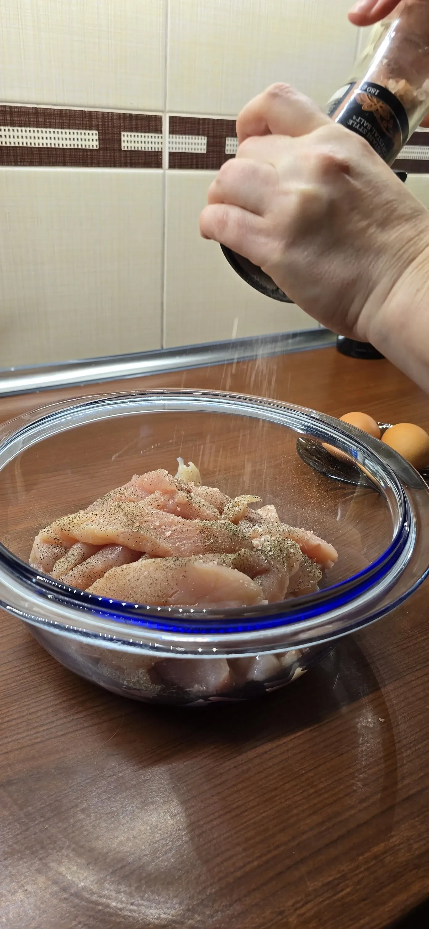 Tortilija su vištienos juostelėmis, keptomis kamado tipo grilyje