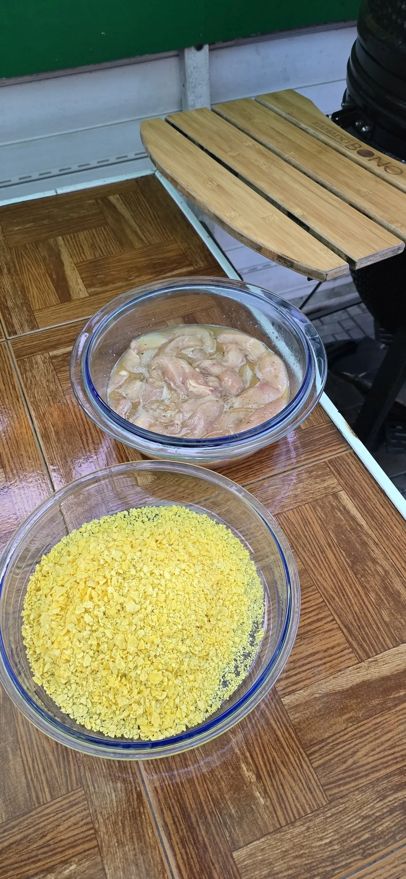 Tortilija su vištienos juostelėmis, keptomis kamado tipo grilyje