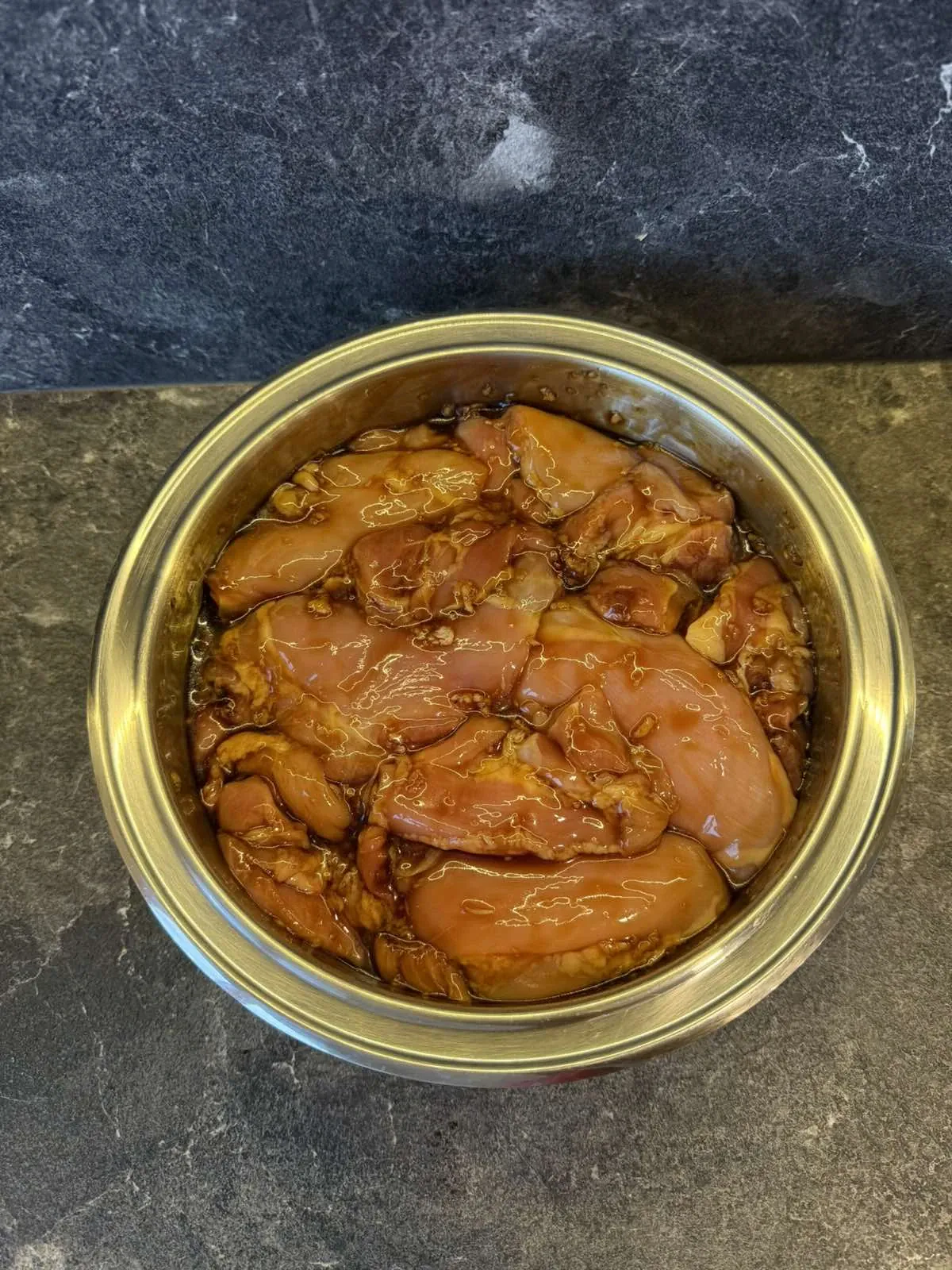 Naminiai kebabai su vištiena, ilgai kepta kamado tipo grilyje