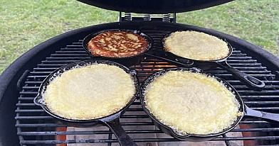 Bulviniai blynai su mėsa, kepti kamado grilio kepsninėje