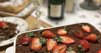 Tiramisu pyragas su karameliniais sausainiais