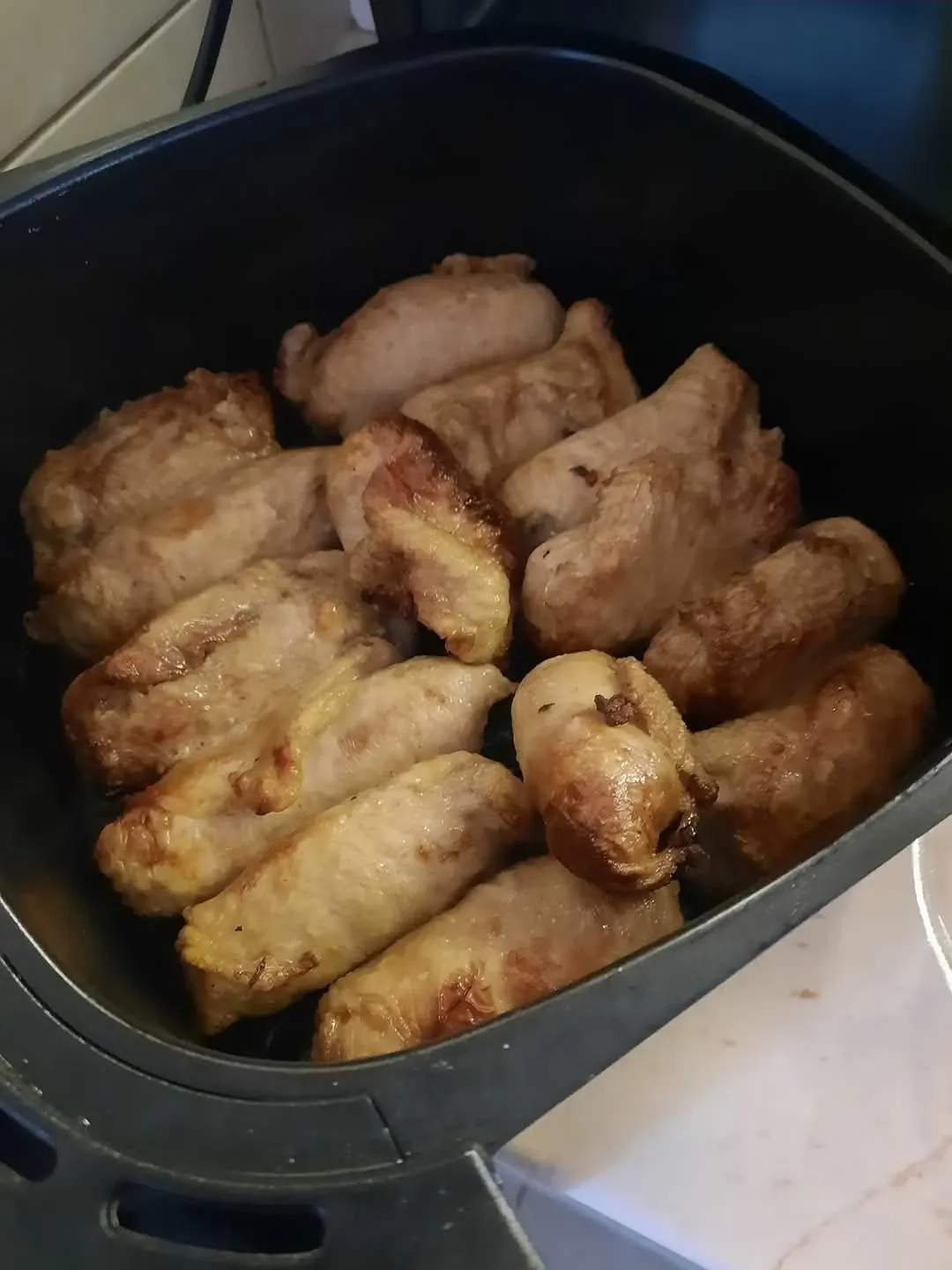 Traškūs kiaulienos faršo suktinukai, vištienos odelėse, karšto oro gruzdintuvėje