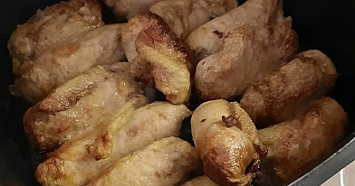 Traškūs kiaulienos faršo suktinukai, vištienos odelėse, karšto oro gruzdintuvėje