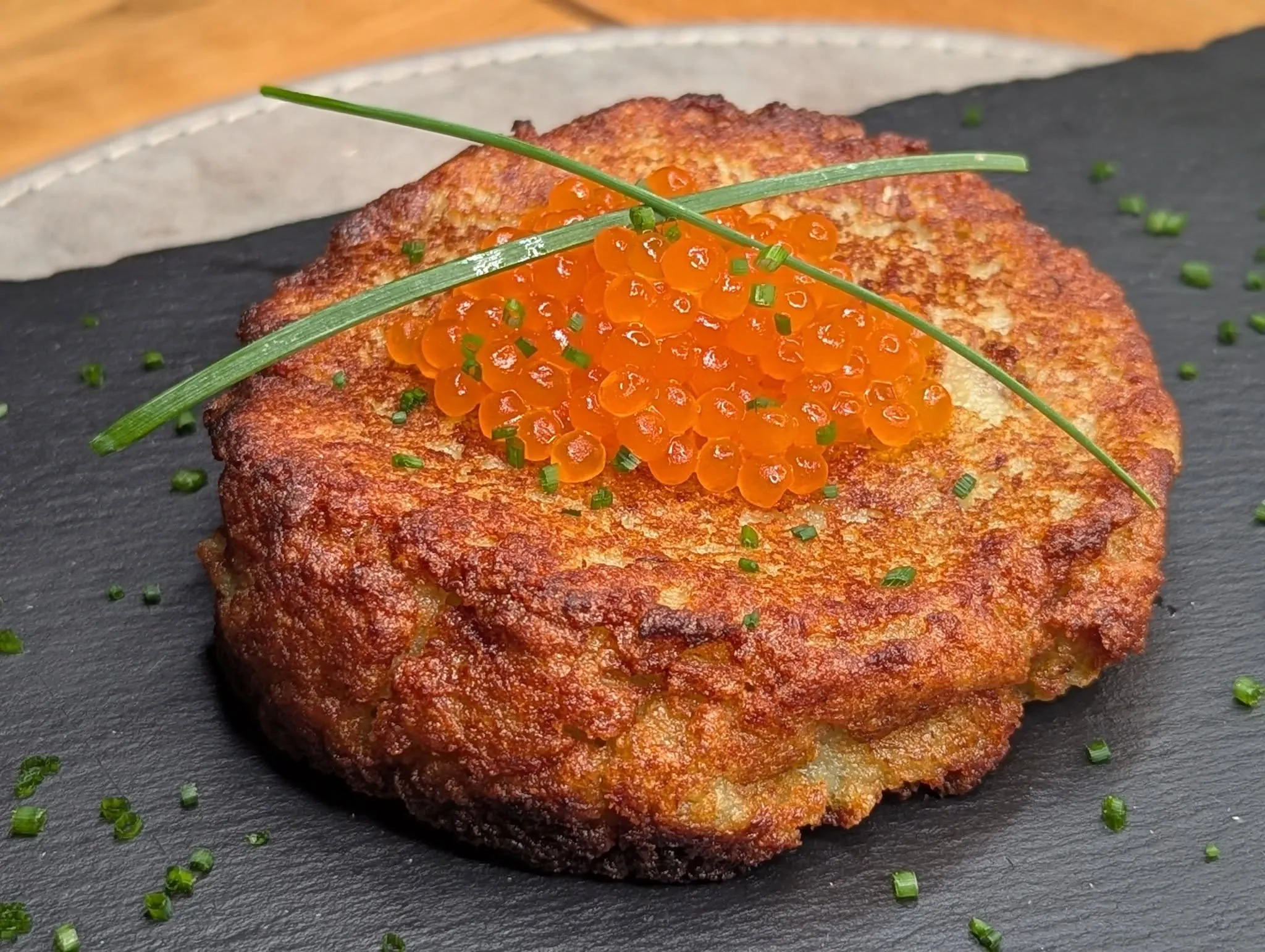 Bulviniai blynai kepti keptuvėlėse - kamado tipo grilyje