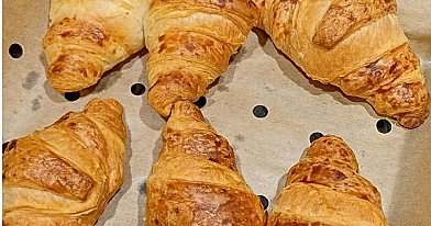 Šaldyti mini kruasanai, kepti karšto oro gruzdintuvėje
