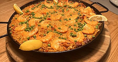 Paelija su krevetėmis, kepta kamado tipo grilyje