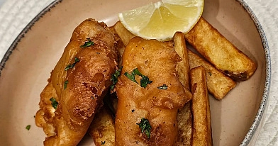 Fish & Chips - kepta žuvis alaus tešloje su bulvytėmis fri