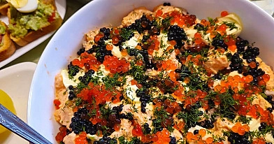 Greita skumbrės užtepėlė su raudonaisiais ir juodaisiais ikrais (arba mišrainė)