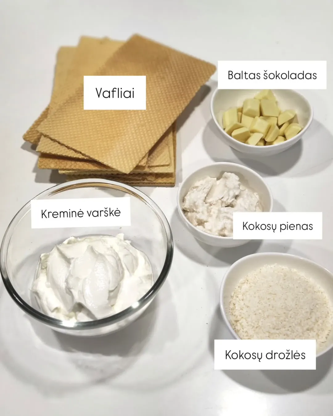 Greitas kokosinis tortas su kremine varške, per 10 minučių