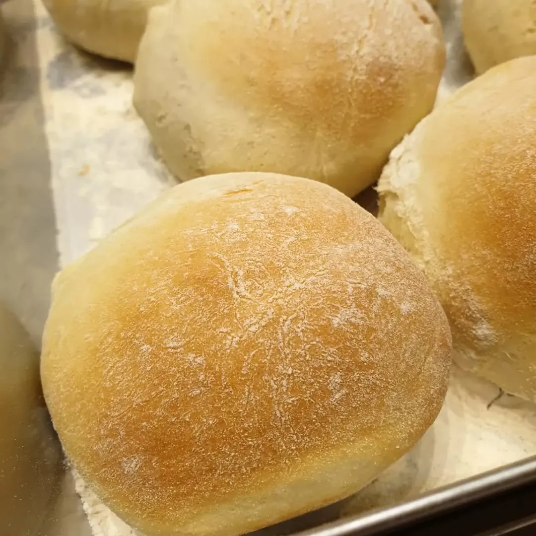 Mielinės bandelės su mėsa - faršu ir pievagrybiais, keptuvėje