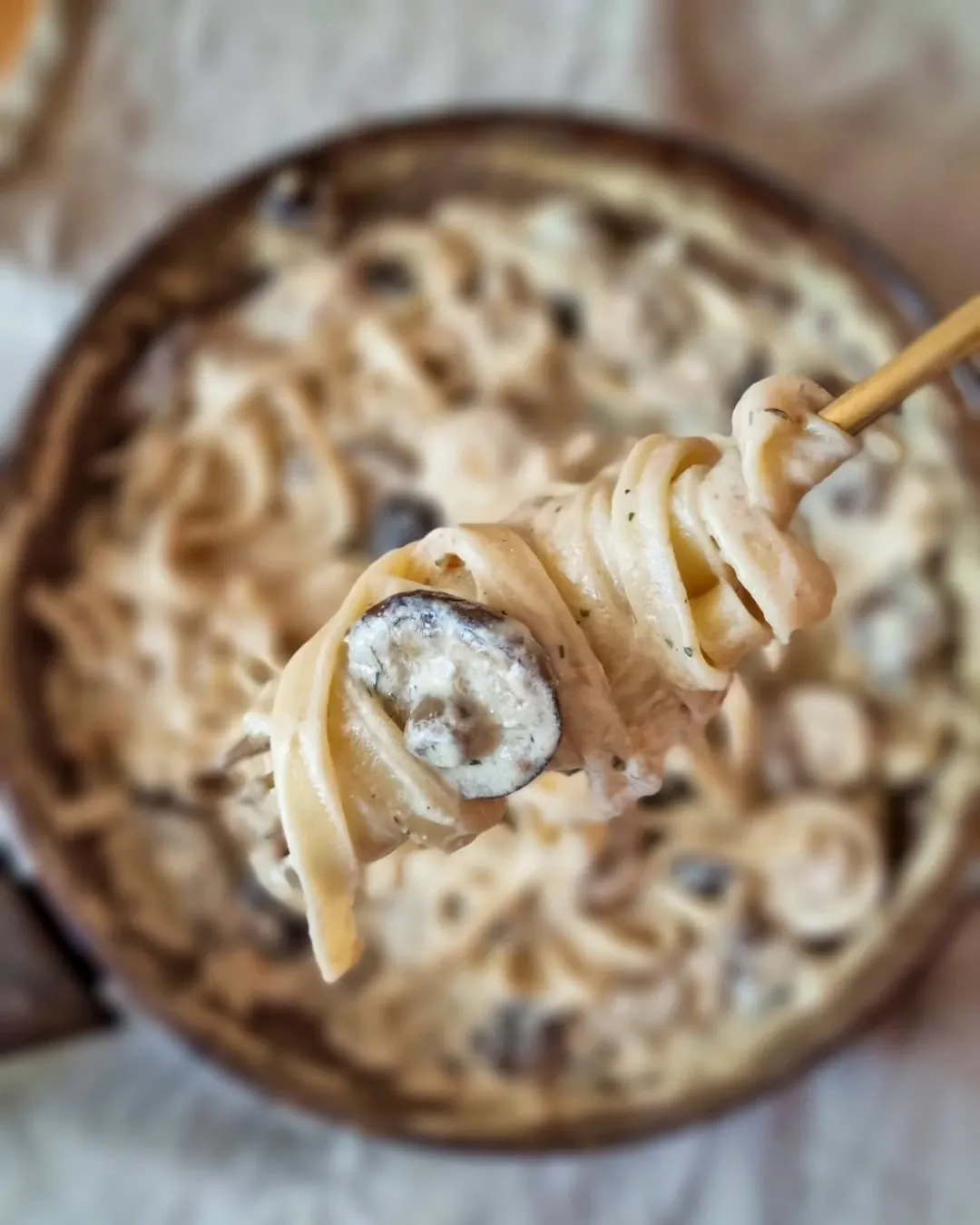 Tagliatelle makaronai su vištiena, pievagrybiais, grietinėle ir sūriu