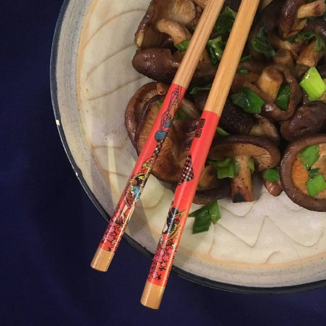 Svieste kepti shiitake grybai