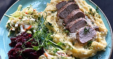 Kiaulienos išpjova su grietinėle ir baltu sausu vynu, pagal Larisą Kalpokaitę