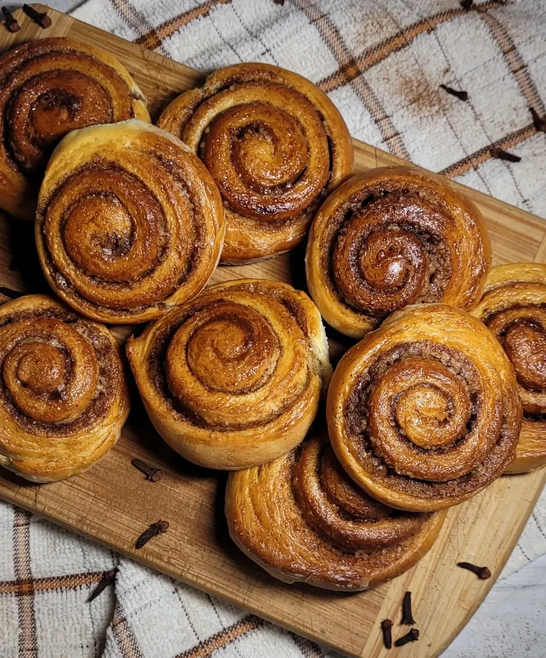 Paprastos mielinės bandelės su cinamonu