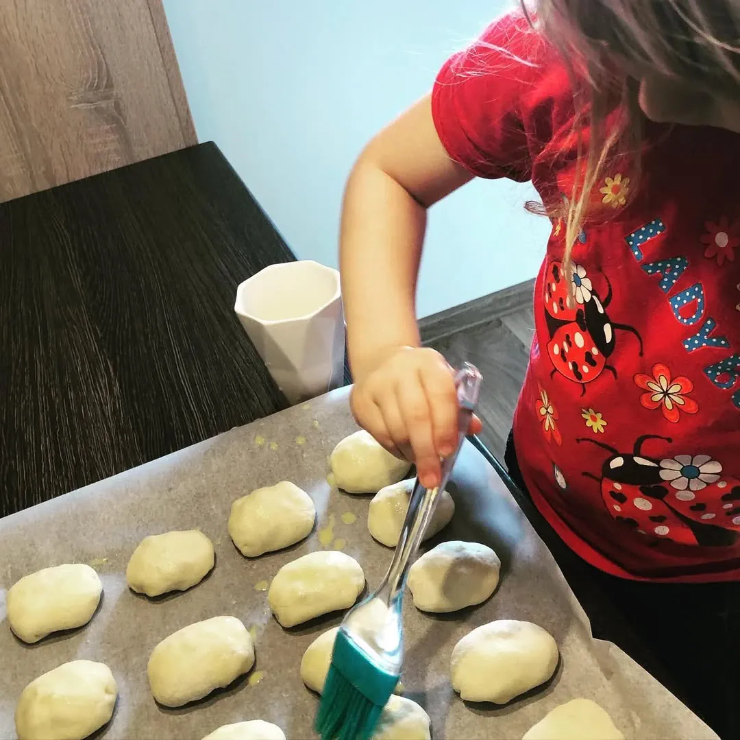 Paprastos mielinės bandelės su lašinukais