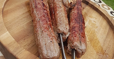 Liulia kebabai iš jautienos ir avienos, kepti ant grotelių
