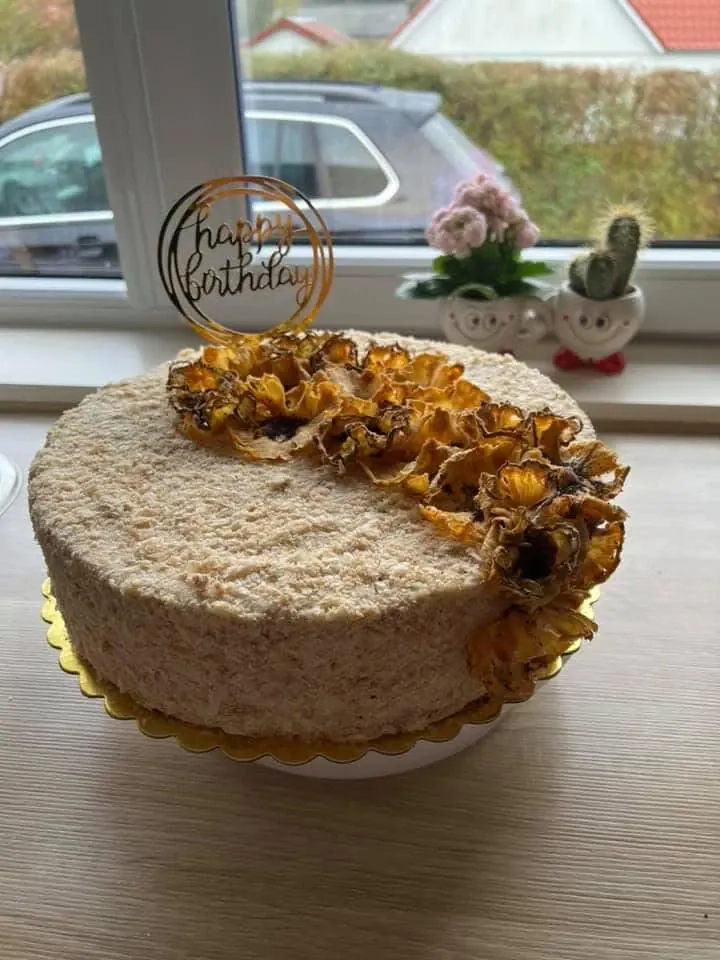 Veganiškas medaus tortas - medutis