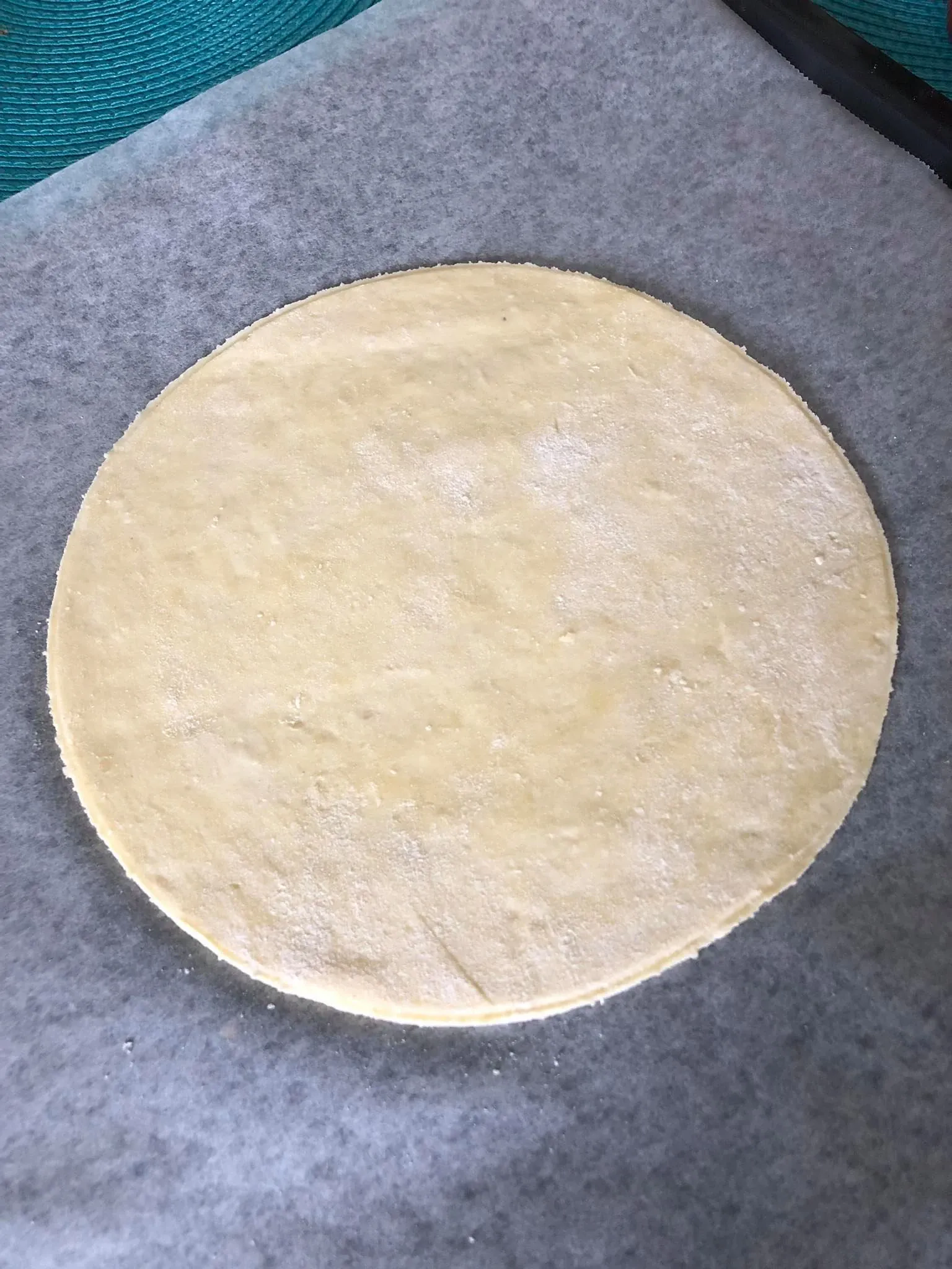 Tortas "Napoleonas" su citrininiu sutirštinto pieno kremu Tortas "Napoleonas" su citrininiu sutirštinto pieno kremu