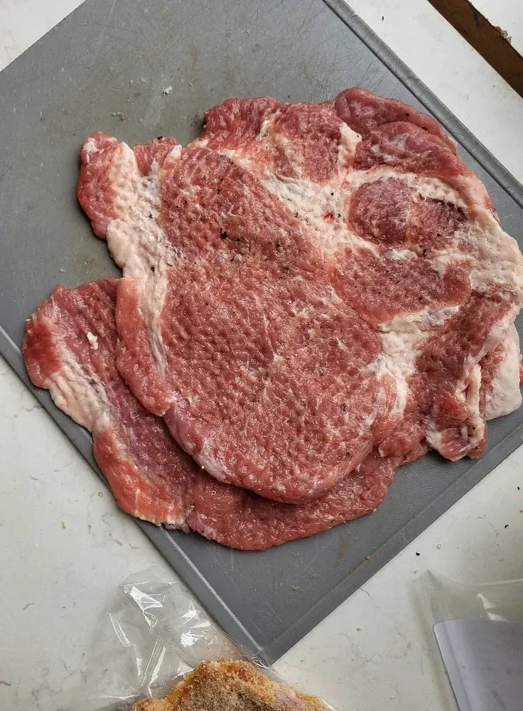 Vienos šnicelis iš veršienos su džiūvėsėliais