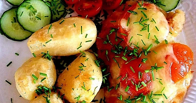 Vištienos krūtinėlės kepsnys orkaitėje su pomidorais ir mocarela